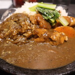 欧風カリーＭ - 黒カレー　お野菜もトッピングされています