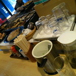 中島屋 - 大きなおでん鍋がカウンター前にあり料理も何種類か並んであります。
      
      それを見ただけでも涎が出てきそうなぐらい旨そうなビジュアル！
      
      良いお店は店内に入ってすぐに判ります(^O^)
      