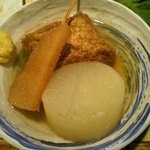 中島屋 - ●おでん大根　１００円
      ●おでん厚揚げ　１００円
      ●おでん鯨コロ　？円
      こちらのおでんには鯨のコロが入ってますので良い味してます！(^O^)