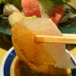 中島屋 - ●豪快　造り盛り合わせ　９８０円
      
      ３８０円の剥身が価値あり過ぎて普通の作りだとあれ？と思ってしまいますが、普通に旨い刺身です。
      