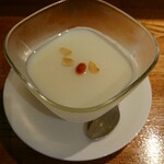 中華酒場 麒麟 - 杏仁豆腐　400円