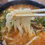 やまびこ弁天 - つるつるの麺。細めのうどんです。