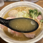 麺屋NOROMA - 特選鶏そば　スープ