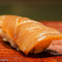 すし 喜邑 - 長い時間を熟成した目梶木