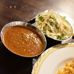 ミニインドレストラン - ビリヤニセット（９５０円）のマトンカレーとサラダ２０２３年２月