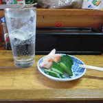 伊勢末商店 - チューハイ300円と新香200円