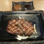 Suteki gasuto - 追加のみすじステーキは5分で提供、ソースはおろし玉ねぎソースとゆずポン酢(ソースはほぼ使わず)