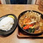 GARAKU - 牛すじ大根とごぼうのスープカレー(5辛,ライス中) ¥1350