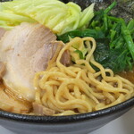 ラーメン 三亀 - 麵。麺リフトは断念