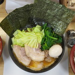 ラーメン 三亀 - 特三亀ラーメン＋キャベツ