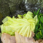 ラーメン 三亀 - 上から