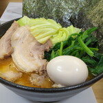 ラーメン 三亀 - 右から