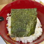 ラーメン 三亀 - ご飯に海苔