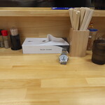 ラーメン 三亀 - 卓上