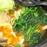ラーメン 三亀 - 味玉とほうれん草