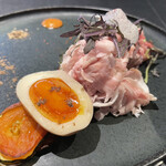 Japanese Soba Noodles 蔦 - 特製は味玉にロース薄切り、ラタトゥイユなど豪勢