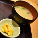 天吉屋 - 天吉丼（１，４５０円）の漬物と味噌汁２０２３年２月