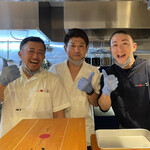 Japanese Soba Noodles 蔦 - 左からスタッフの裕介さん、たみさん、お手伝いに来た2番弟子一八さん