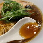 Japanese Soba Noodles 蔦 - 一口目は軽やかで華やかなスープ