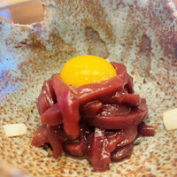 柚木元 - ③ 鹿ハツのユッケ