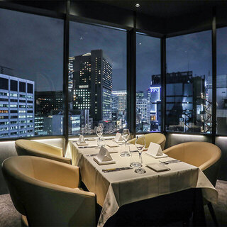 [Overlooking the night view of Ginza] A completely private room that can accommodate 2 to 6 people.