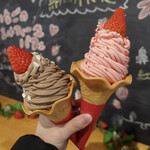 BonBon BERRY cafe - 期間限定ロイヤルショコラソフト、ボンボンベリーソフト