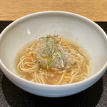 日本料理FUJI - 本日の魚介出汁を使ったラーメン
      赤いオイルは海老オイルです。