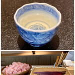 日本料理FUJI - 一番出汁
                                本枯節をご主人自らが削り機ですられ、香りが我々に届き皆さんから良い香り〜と声が。
                                合わせる利尻昆布は5年熟成物、旨味の重なりは奥行きのある味わい、細胞に染み渡るとはまさにこの一番出汁です！