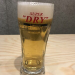 Taishuusakaba Mannaka - 生ビール(390円)。瓶ビールもありますが、中瓶で490円なので瓶ビールなら近くのこたにが良いですね(アチラは安過ぎる)