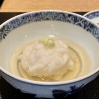 日本料理FUJI - 駿河湾 メバルのかぶら蒸し
                    温かい一品目がお腹を温めてくれます。
                    味わい淡白なメバルをかぶら蒸しに、この組合せが良いですね！
                    淡い味付けで白身魚のメバルの良さをそのままいただいているそんな味わいです。