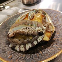 鉄板焼 ステーキ 北野坂 - 活け鮑　調理前
