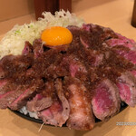 the肉丼の店 - やはりメガは肉のボリュームがありますね〜。