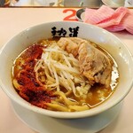 成蹊前ラーメン - 中ラーメン ぶた1枚 野菜少なめ にんにく 唐辛子 子豚