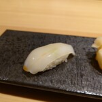 SUSHI-UOICHI - 次は『イカ』でした。サビが利くぅ。