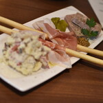 ワインバー バッカス - 前菜３種類の盛り合わせ（１，５００円）２０２３年２月