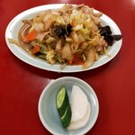 中華麺店 喜楽 - 2023年2月9日(木)  肉野菜炒めと漬け物