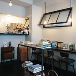 喫茶 月森 - 壁際のカウンター