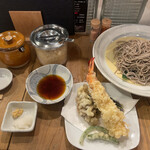 Kikkou - ざる蕎麦（大盛り）750円 大海老天 980円！