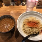 Tsuke Mena-Ru Ando Bi- - 辛つけ麺（並）（900円）