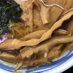 らーめん 匠亭 - メンマもかなりいい。普通のラーメン屋のメンマとは違う。