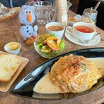 カフェ クオーレ - オムライス(クリームソース) 1200円