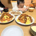 Washoku Resutoran Tonden - 参考:昨日水曜日の父ちゃん飯「オムライス」余ってたご飯を全部やったら、大皿2皿分になった。食い切れなかったので、翌日奥さまがお弁当で持って行った。