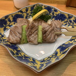 辰寿司 - マグロの串焼き