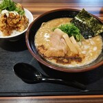 麺匠和蔵 - 魚介豚骨ラーメン＋日替わり丼