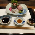 割烹 清風 - お造りと3種のお醤油、左からたまり醤油、味噌醤油、オリーブ醤油
