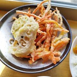 リカースタンド　ベルハウス - 天ぷら盛り合わせ！？麺が見えない！