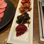 渋谷焼肉 KINTAN - キムチの盛り合わせ