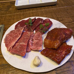 渋谷焼肉 KINTAN - 厚切りハラミの3種盛り