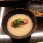 お料理 山田 - 菊姫の酒粕、うぐいす菜、金時人参、福井の大野芋の白味噌雑煮