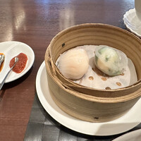 家寶 跳龍門 - ランチはすべての麺やご飯ものに+550円で点心2点とデザートを付けられる